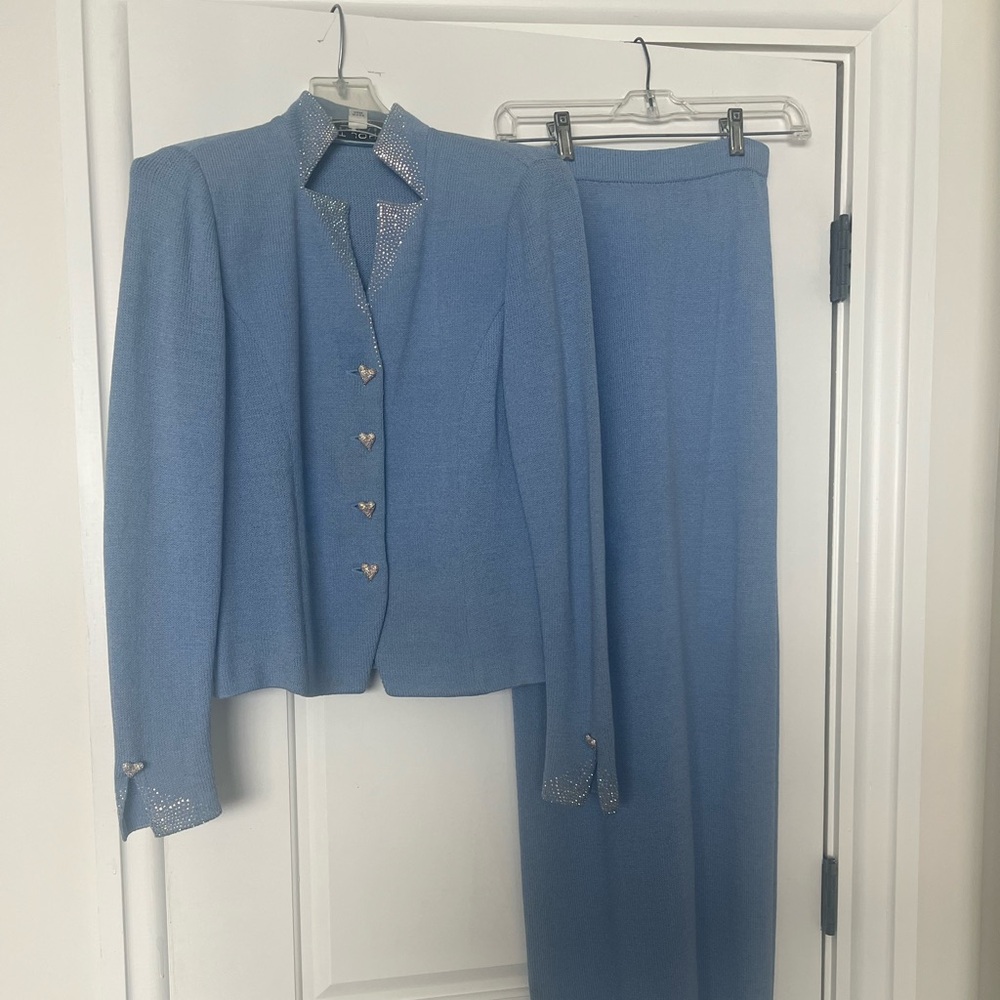 St. John Evening by Marie Gray, Periwinkle Blue Knit Skirt Suit. Size 4.